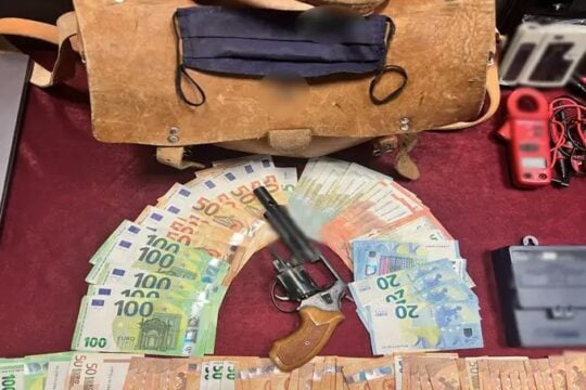 Κάλυμνος: Συνελήφθη 41χρονος για εκρηκτικά, όπλα και αρχαία – Βίντεο από την επιχείρηση της ΕΛ.ΑΣ.