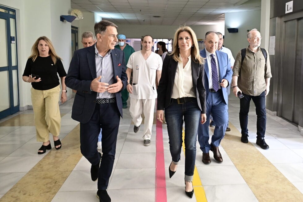 Επίσκεψη της Μαρίας Καρυστιανού στο Αττικόν [εικόνες]