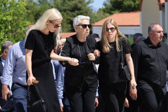 Η σύζυγος και οι κόρες του Γιώργου Σουφλιά (ΓΙΑΝΝΗΣ ΠΑΝΑΓΟΠΟΥΛΟΣ / EUROKINISSI)