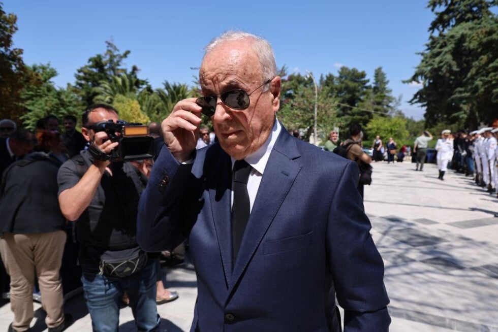 Το τελευταίο αντίο στον Γιώργο Σουφλιά: Παρόντες Μητσοτάκης, Καραμανλής και Παυλόπουλος [εικόνες]