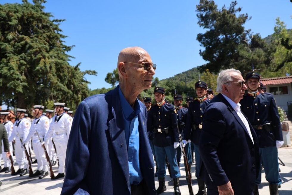 Το τελευταίο αντίο στον Γιώργο Σουφλιά: Παρόντες Μητσοτάκης, Καραμανλής και Παυλόπουλος [εικόνες]