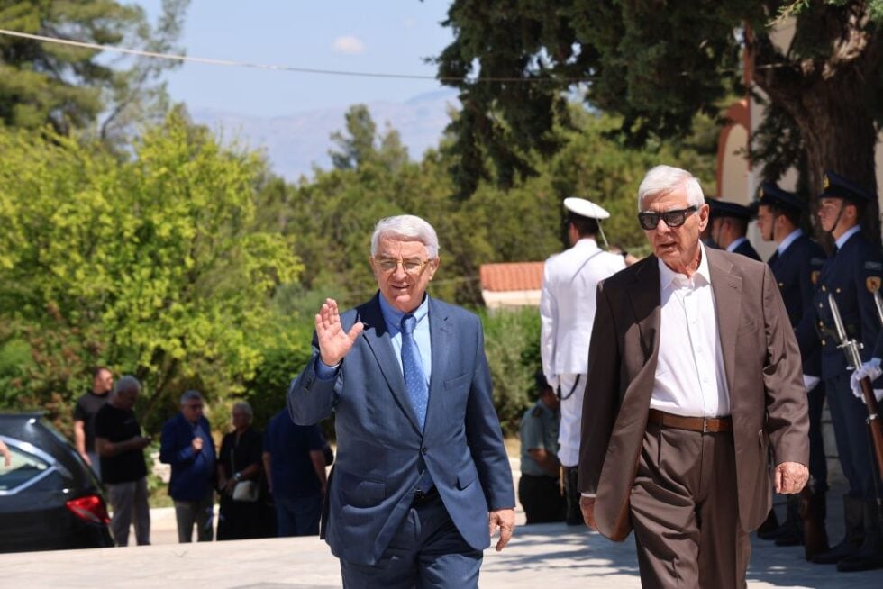 Το τελευταίο αντίο στον Γιώργο Σουφλιά: Παρόντες Μητσοτάκης, Καραμανλής και Παυλόπουλος [εικόνες]