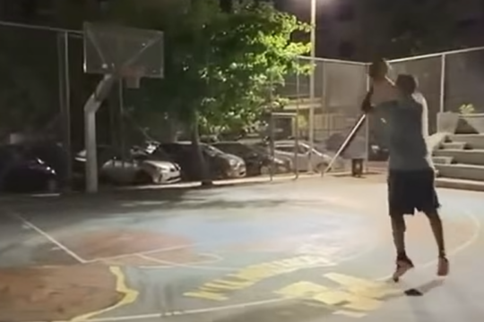 Βραδινό μπασκετάκι στα Σεπόλια: Ο Βασίλης Κικίλιας πώς «ξελαμπικάρει» [βίντεο]