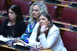 Άρση ασυλίας Κωνσταντοπούλου: Και με «γαλάζιες» ψήφους η τρίτη αναβολή στη συζήτηση- «Μας διέσπασε η Ζωή» είπε βουλευτής της Ν.Δ.