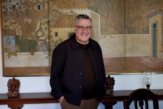 Γιώργος Κουβαράς στην «Εφ.Συν.»: «Πρέπει η τηλεόραση να ξαναβρεί το χιούμορ της»