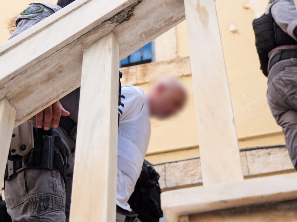 Δολοφονία Σταυρούλας Λεβεντάκη: Στα δικαστήρια Χανίων ο κατηγορούμενος- «Κάθαρμα, δολοφόνε» φώναζαν οι συγγενείς