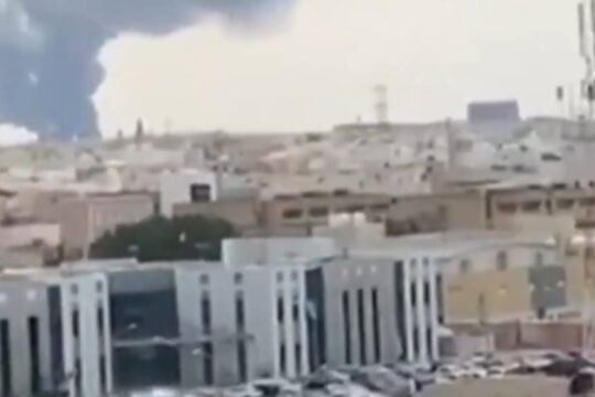 Το αεροδρόμιο του Κουβέιτ επλήγη από ιρανικά drones – Τραυματίες και υλικές ζημιές [βίντεο]