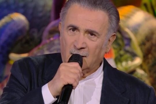 Ο Λάκης Λαζόπουλος στην εκπομπή του MEGA «Αλ Τσαντίρι Νιουζ» / MEGA / Glomex