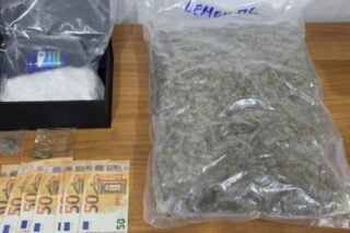 Δύο συλλήψεις σε Μαντούδι και Αλόννησο για εμπορία ναρκωτικών: Κατασχέθηκαν 1 κιλό κάνναβης και 278gr κοκαΐνης [εικόνες – βίντεο]