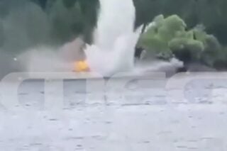 Η στιγμή της πτώση του πυροσβεστικού ελικοπτέρου τύπου BELL στην λίμνη Αώου στο Μέτσοβο / MEGA