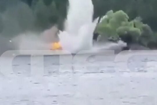 Η στιγμή της πτώση του πυροσβεστικού ελικοπτέρου τύπου BELL στην λίμνη Αώου στο Μέτσοβο / MEGA