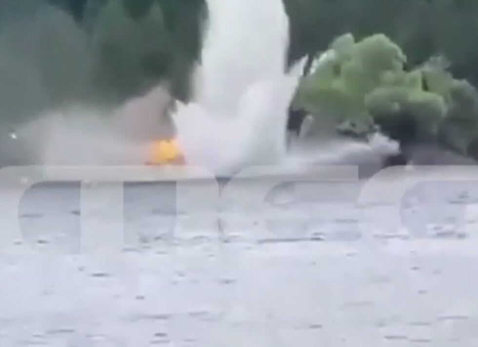 Η στιγμή της πτώση του πυροσβεστικού ελικοπτέρου τύπου BELL στην λίμνη Αώου στο Μέτσοβο / MEGA