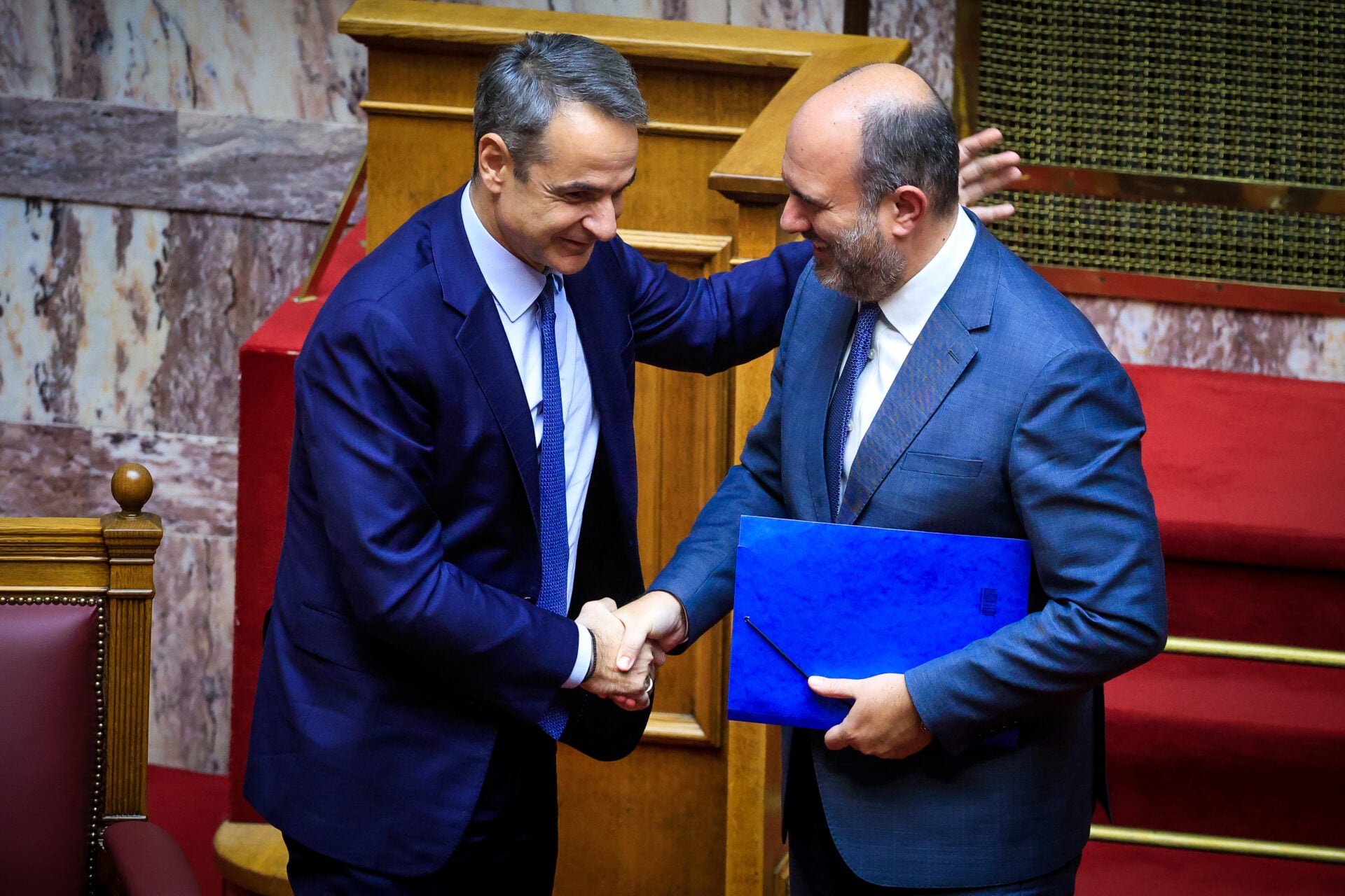 Να κάνει υπουργό-σέντερ φορ τον Μιχάλη Τσώχο του Σπορ FM