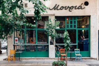 «Η Μουριά»: Ένα καφενείο 111 ετών που πρέπει να συνεχίσει να υπάρχει – Ψήφισμα για παρέμβαση στο υπουργείο Πολιτισμού