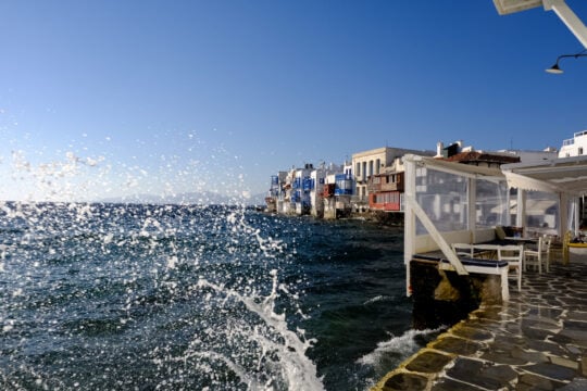 Μύκονος: Επιχείρηση για κύκλωμα ναρκωτικών με κοκαΐνη, κεταμίνη, χάπια και κάνναβη – Πέντε συλλήψεις [φωτογραφίες – βίντεο]