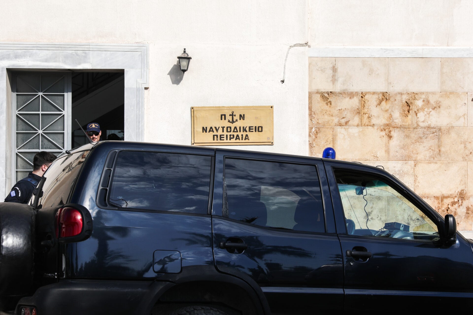 Συγκλόνισε ο πατέρας του 27χρονου που δολοφονήθηκε στον Άγιο Δημήτριο: «Το παιδί μου ξεψύχησε εκεί που έπαιζε μπάλα μαζί μου»