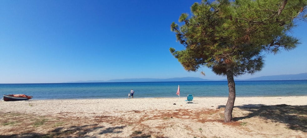 Η ακτογραμμή των 35 χλμ στην Ανατολική Μακεδονία: Αμμόλοφοι, καθαρά νερά και φυσική ηρεμία [εικόνες]