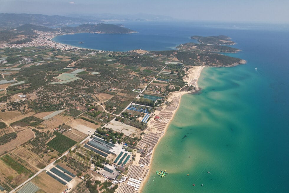 Η ακτογραμμή των 35 χλμ στην Ανατολική Μακεδονία: Αμμόλοφοι, καθαρά νερά και φυσική ηρεμία [εικόνες]