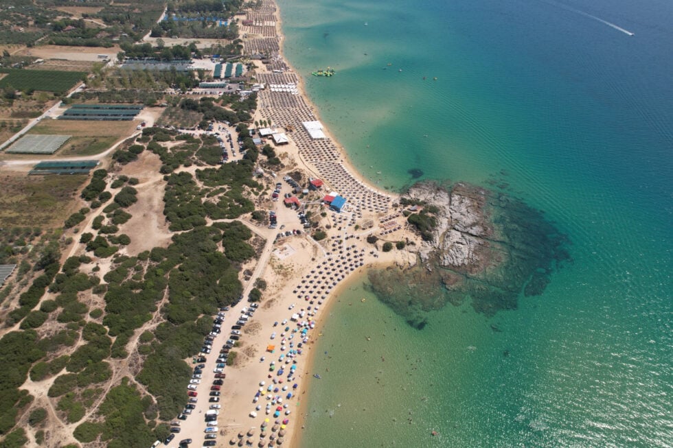 Η ακτογραμμή των 35 χλμ στην Ανατολική Μακεδονία: Αμμόλοφοι, καθαρά νερά και φυσική ηρεμία [εικόνες]