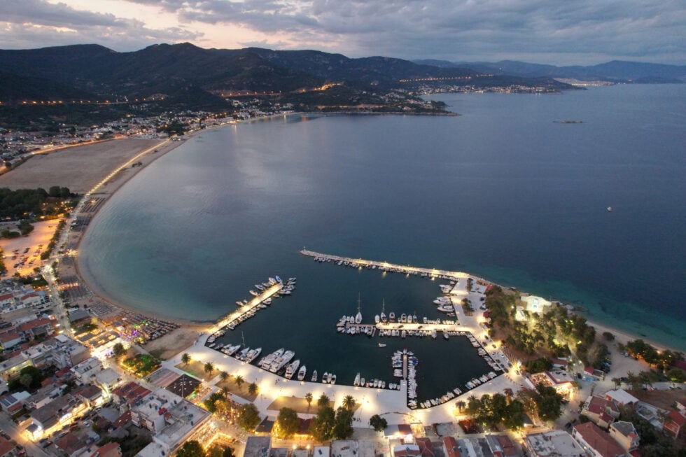 Η ακτογραμμή των 35 χλμ στην Ανατολική Μακεδονία: Αμμόλοφοι, καθαρά νερά και φυσική ηρεμία [εικόνες]