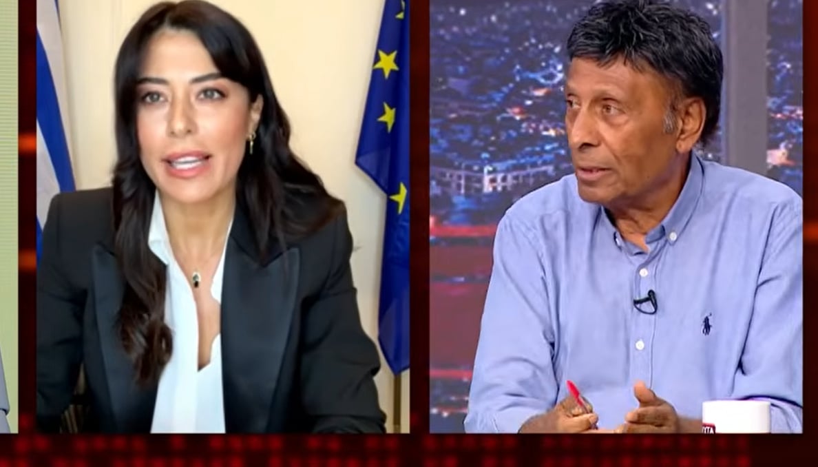 Ο Παϊτέρης τρολάρει on air τη Λατινοπούλου: «Αν τη δείτε καλά, θα δείτε ότι έχει γύφτικη ομορφιά» [βίντεο]
