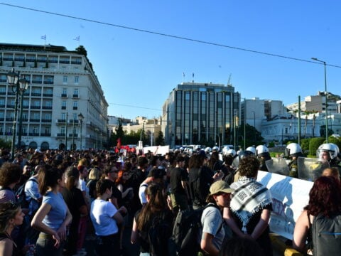 Συγκέντρωση στο Σύνταγμα για τα Προσφυγικά της Αλεξάνδρας και τον Αριστοτέλη Χαντζή [εικόνες – βίντεο]