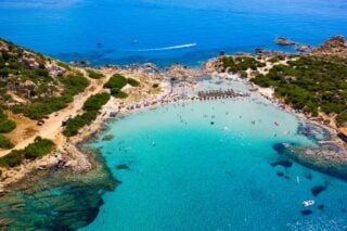 Αντιδράσεις για την απαγόρευση ομπρελών σε παραλία της Ιταλίας – «Στα επείγοντα για εγκαύματα, τι υπέροχο!»