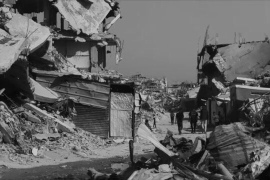 Συγκλονιστικός Roger Waters: Διασκευάζει εμβληματικό τραγούδι των Pink Floyd για τη Γάζα [βίντεο]