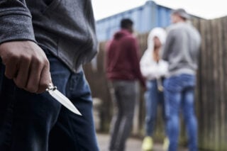 Ανήλικοι σε πόλεμο με τον εαυτό τους: Οι ομάδες των γειτονιών και οι κρυφοί κώδικες – Οι «μάχιμοι», ο «μπρο» και το «λαμόγιο»