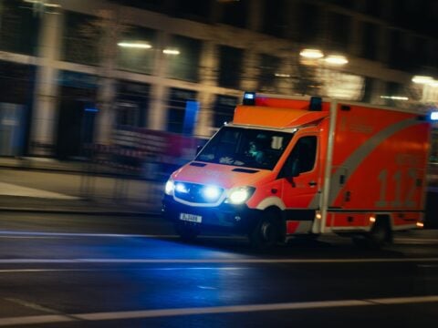 Γερμανία: Σύγκρουση τρένων στο Μόναχο – Βαγόνια έπεσαν από γέφυρα, ένας σοβαρά τραυματίας