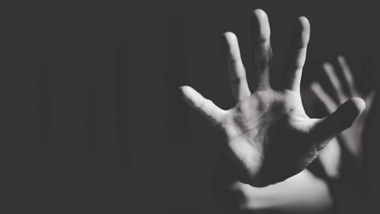 Ανατριχιαστική υπόθεση #MeToo στο ΕΚΠΑ: Υπέστη σεξουαλική κακοποίηση για να κάνει την πτυχιακή της