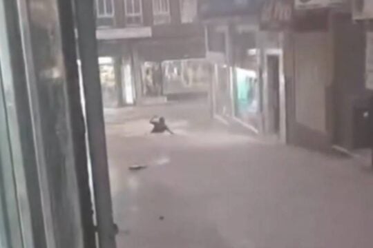 Χάος στη νότια Ισπανία μετά από ξαφνικές πλημμύρες – Ποτάμια οι δρόμοι, παρασύρθηκαν πεζοί [βίντεο]