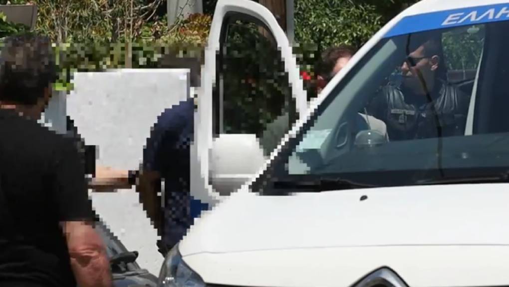 Διπλό έγκλημα στο Αίγιο: Η στιγμή της προσαγωγής του βασικού