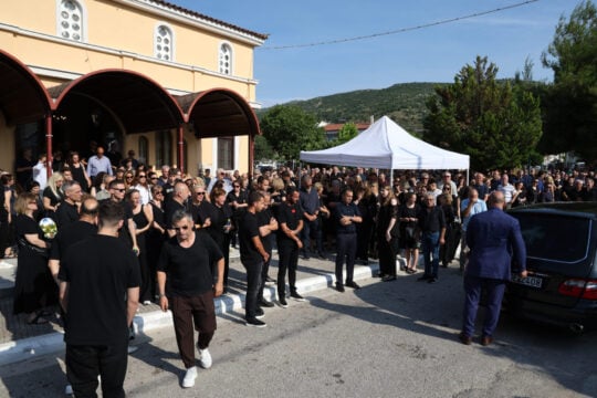 Τάκης Γκώνιας: Σε κλίμα συγκίνησης το τελευταίο «αντίο» στον παλαίμαχο ποδοσφαιριστή [εικόνες]