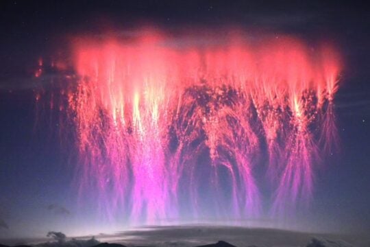 Το σπάνιο φαινόμενο των «red sprites» στο Θιβέτ / instagram
