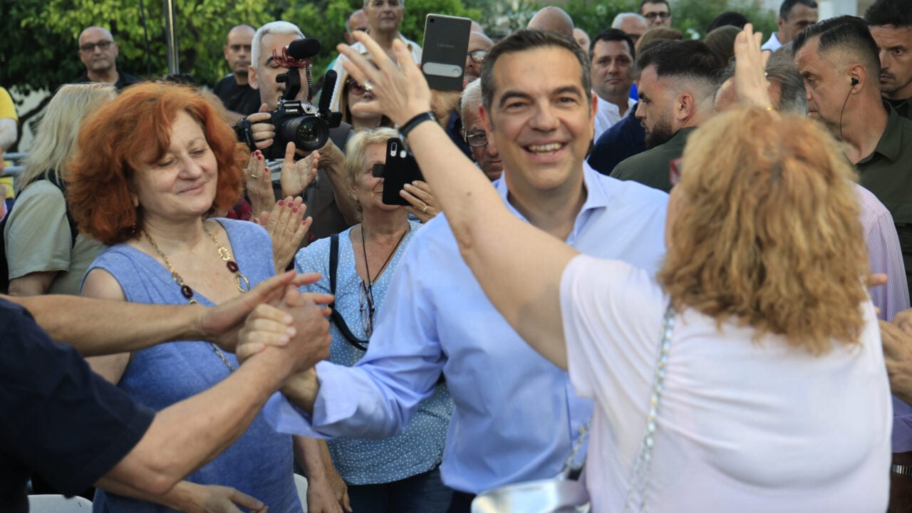 Χαμόγελα στην ΕΛΑΣ για τις δημοσκοπήσεις: Καθαρά δεύτερο το κόμμα Τσίπρα, μόλις 6,9% η διαφορά με τη ΝΔ
