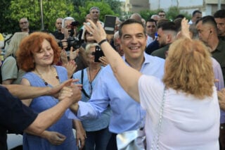 Live: Ο Αλέξης Τσίπρας συνομιλεί με τους κατοίκους στη Νίκαια