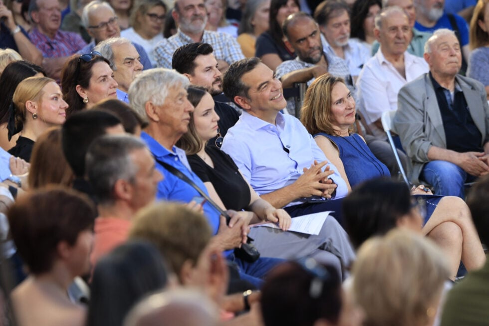 Τσίπρας: «Αν σε λίγες ώρες γίναμε αξιωματική αντιπολίτευση, σε λίγους μήνες θα γίνουμε και κυβέρνηση» [Live]
