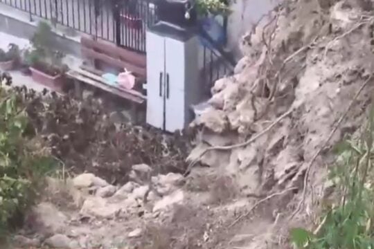Επεσε αρχαίο τοίχος σε σπίτι στη Βέροια