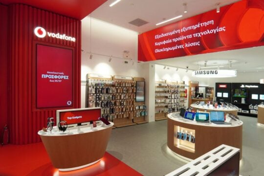 Η Vodafone μετασχηματίζει τα καταστήματά της
