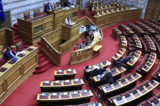 Κυρώθηκε από τη Βουλή ο νέος Κώδικας Χωροταξίας – Πολεοδομίας: Πήρε το όνομα του Νίκου Ταγαρά