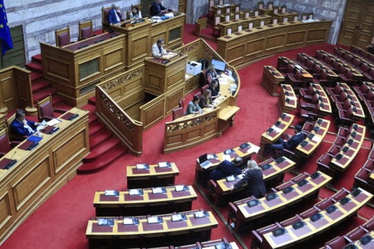 Κυρώθηκε από τη Βουλή ο νέος Κώδικας Χωροταξίας – Πολεοδομίας: Πήρε το όνομα του Νίκου Ταγαρά