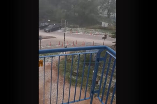 Σφοδρό καλοκαιρινό μπουρίνι με χαλάζι σάρωσε τα Ιωάννινα: Ζημιές σε καλλιέργειες και οχήματα [βίντεο]