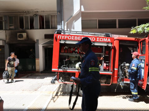 Διασωληνώθηκε 40χρονος από τη φωτιά στο ξενοδοχείο στο κέντρο της Αθήνας – Άλλοι δύο ελαφρά τραυματίες [εικόνες – βίντεο]]