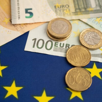 Στην κυβέρνηση πανηγυρίζουν που μας υπερχρέωσαν!