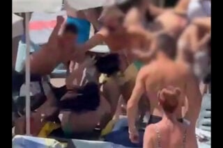 Ισπανία: Άγριος καβγάς και ξύλο για μια ξαπλώστρα – Τραυματίστηκε 13χρονη [βίντεο]