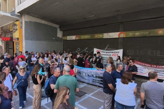 «Μένουμε εκτός βαρέων και ανθυγιεινών, αδικία χωρίς προηγούμενο»: Οργή υγειονομικών έξω από το υπουργείο Εργασίας [βίντεο]