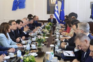 Συνδιαλέγεσαι με συμμορίες;