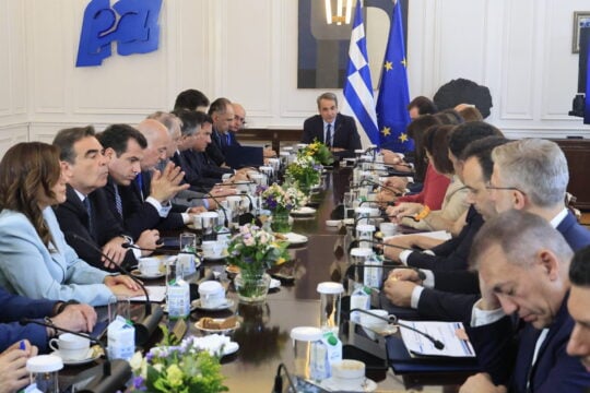 Συνδιαλέγεσαι με συμμορίες;