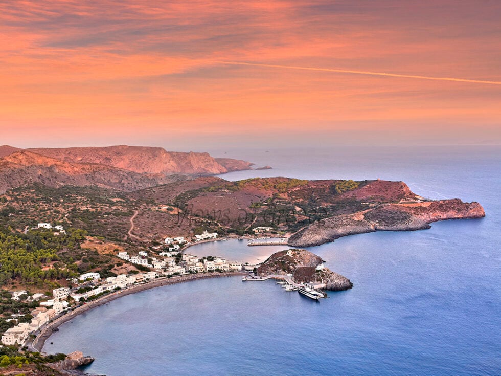 Το νησί που ανήκει στην Αττική, βρίσκεται στα Επτάνησα και κρύβει παραλίες που θυμίζουν Καραϊβική